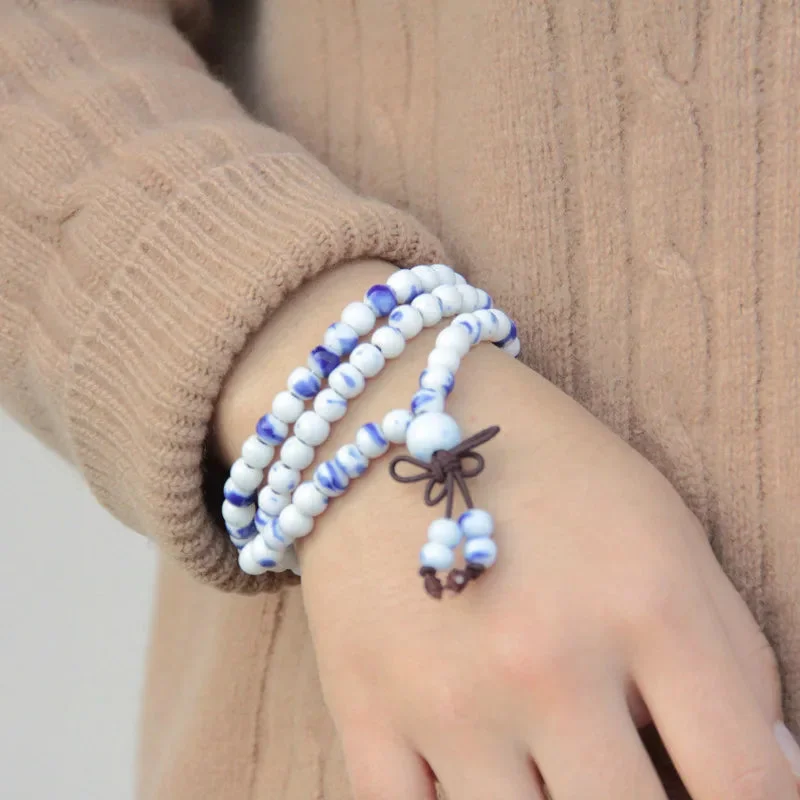 Bracelet Mala Tibétain Femme sur un fond zen