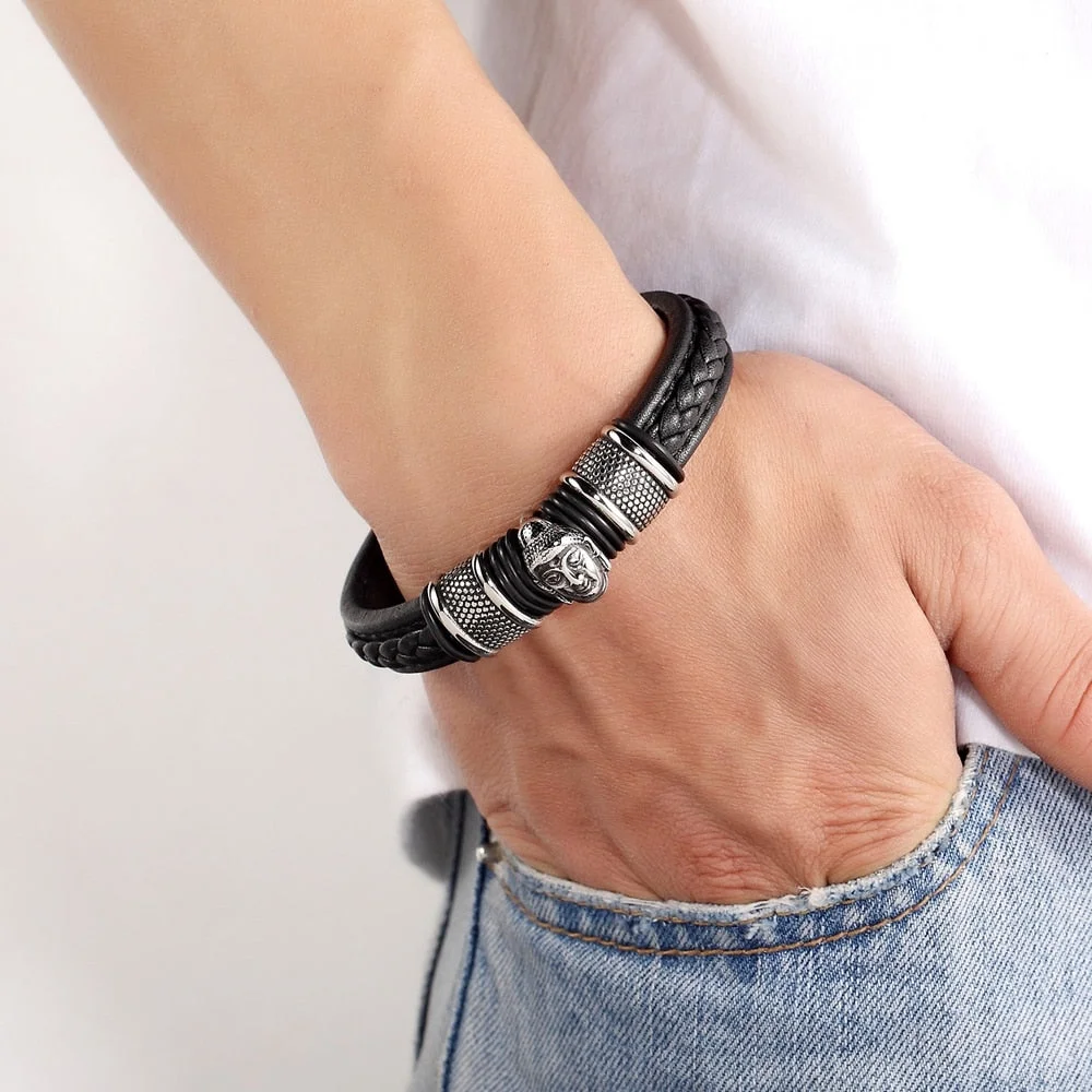 Détails du bracelet cuir tressé