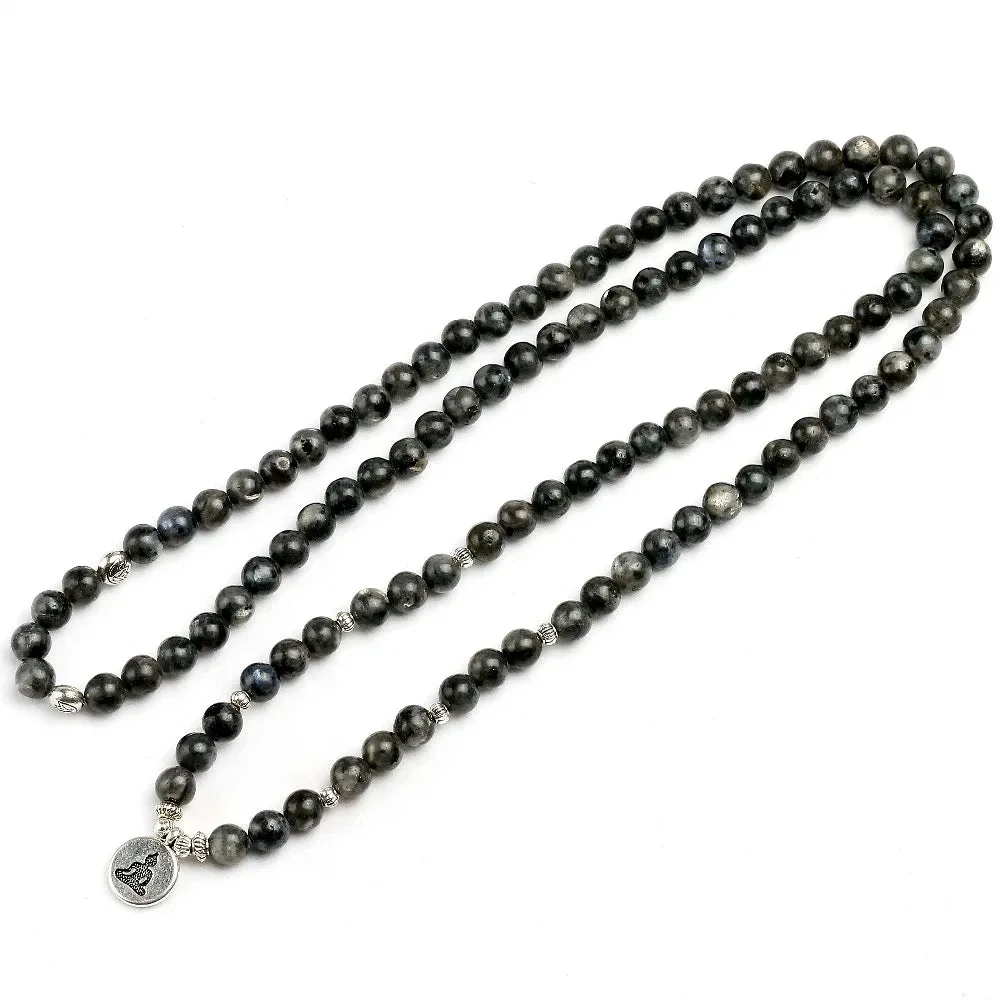 Bracelet Mala Labradorite en utilisation