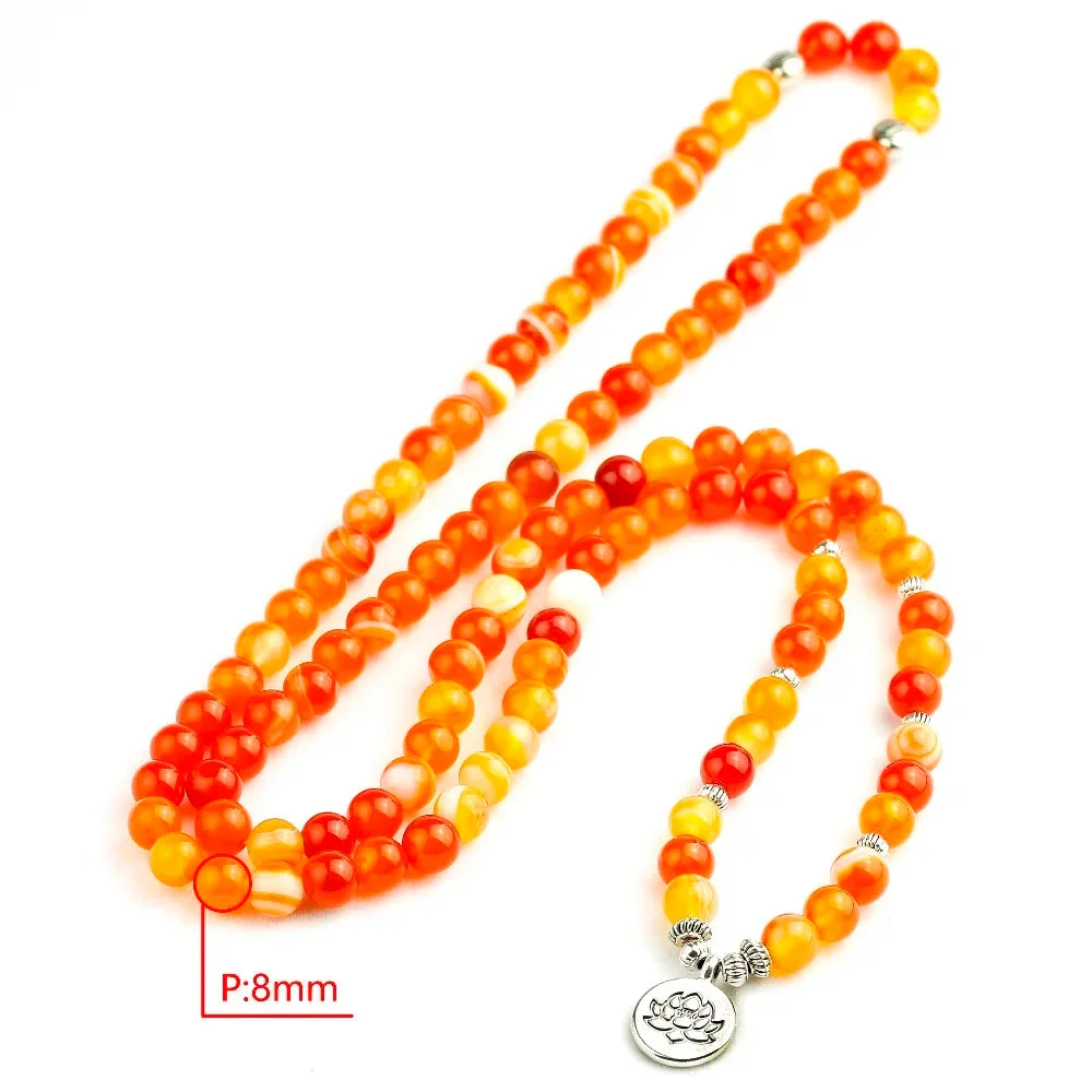 Collier Mala Cornaline porté