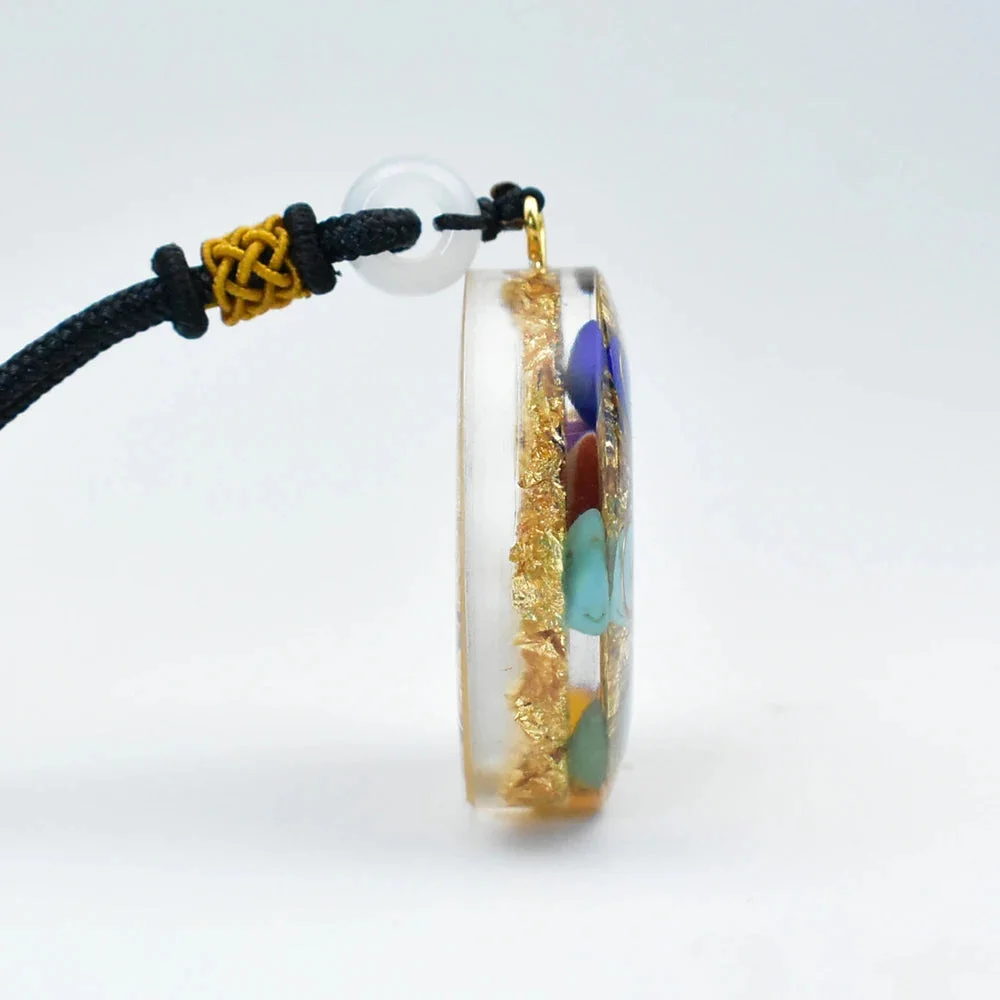 Pendentif en Orgonite 7 Chakras en Utilisation
