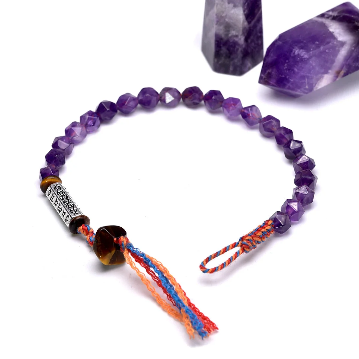 Détails du Bracelet Tibétain Om en Améthyste