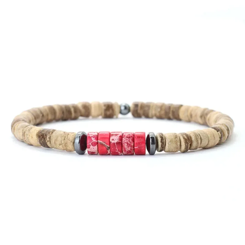 Bracelet Tibétain Oeil du Tigre en Bois sur un fond naturel