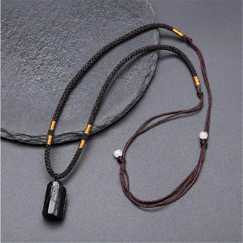 Détails du Collier en Tourmaline Noire Brute