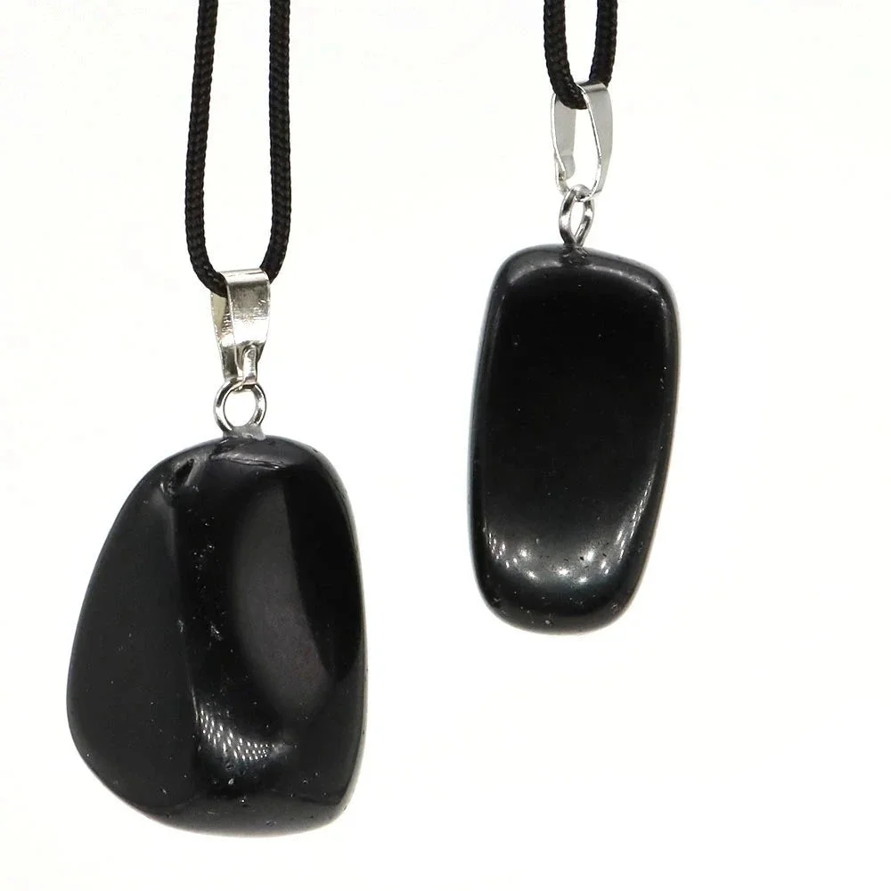 Collier en Pierres Sodalite Bleu porté