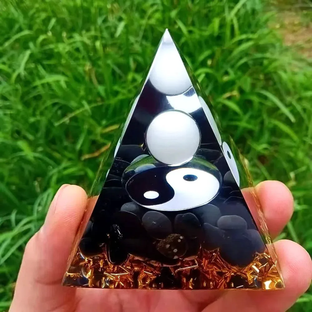 Détails de la Pyramide Orgonite