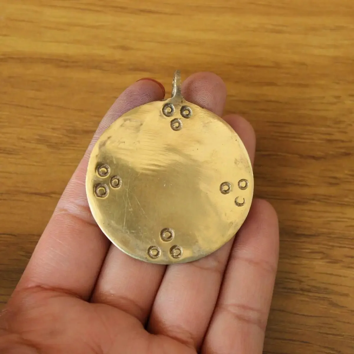 Amulette Tibétaine en Laiton - Détails
