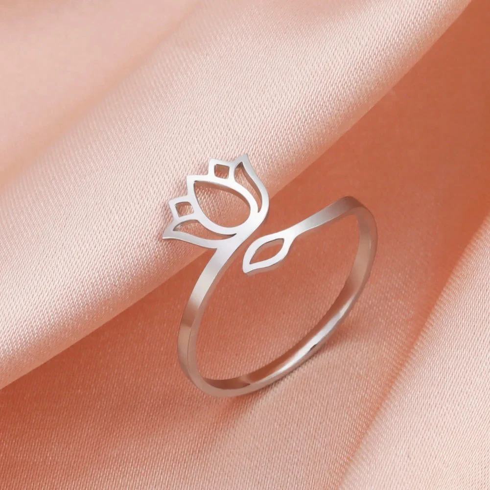 Bague Fleur de Lotus Argent portée