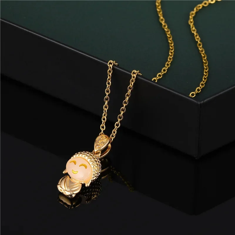 Pendentif Bouddha Mignon Femme en Situation