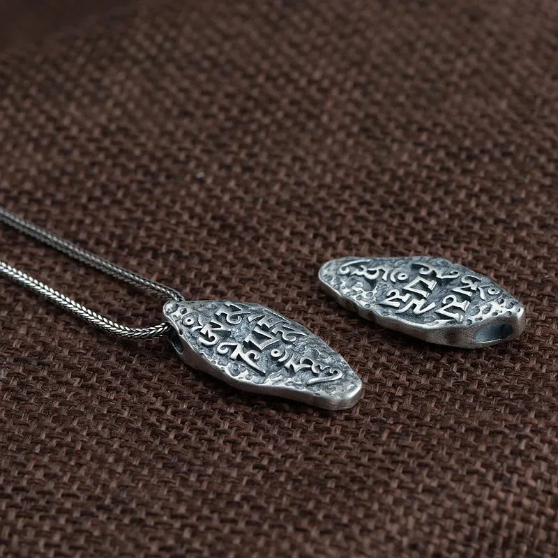 Amulette Mantra Tibétain Ancestral en gros plan