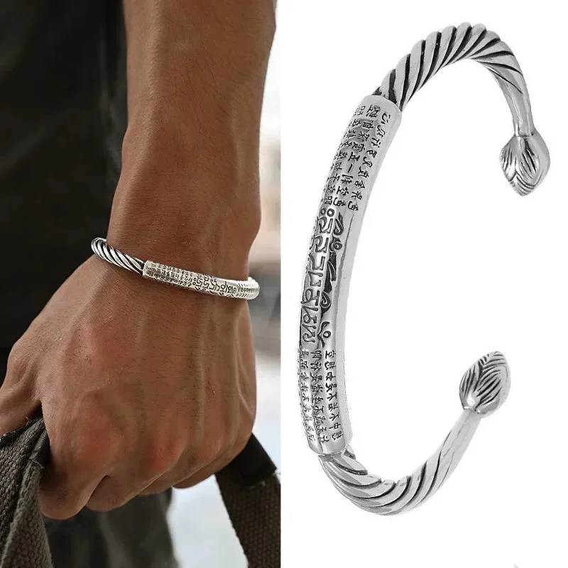 Bracelet Argent Tibétain Bouddhiste en contexte