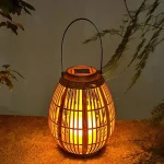 Lanterne solaire extérieure en rotin