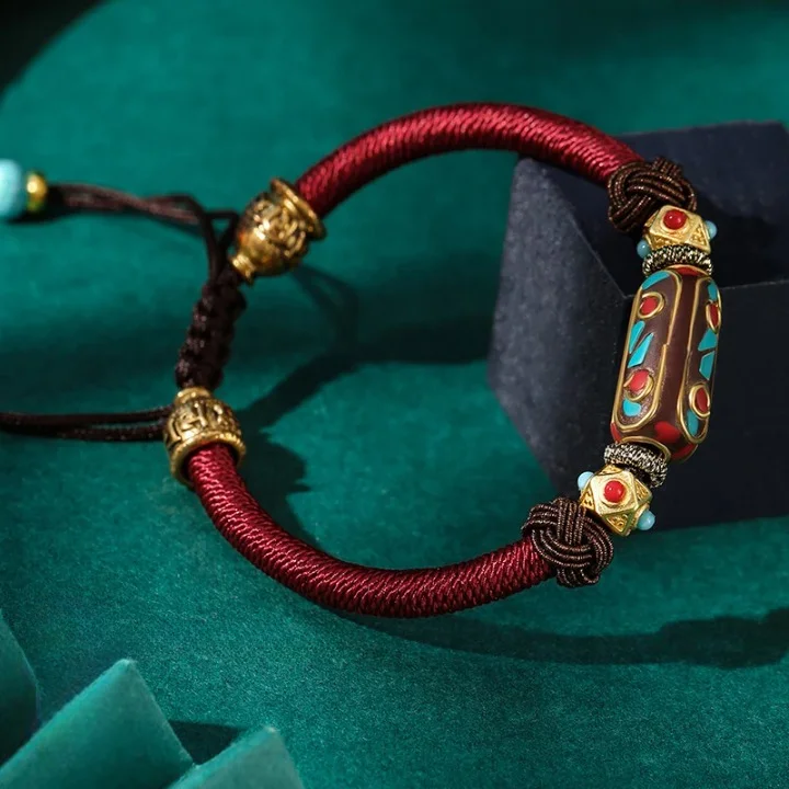 Bracelet de la Chance Tibétain Retro au poignet