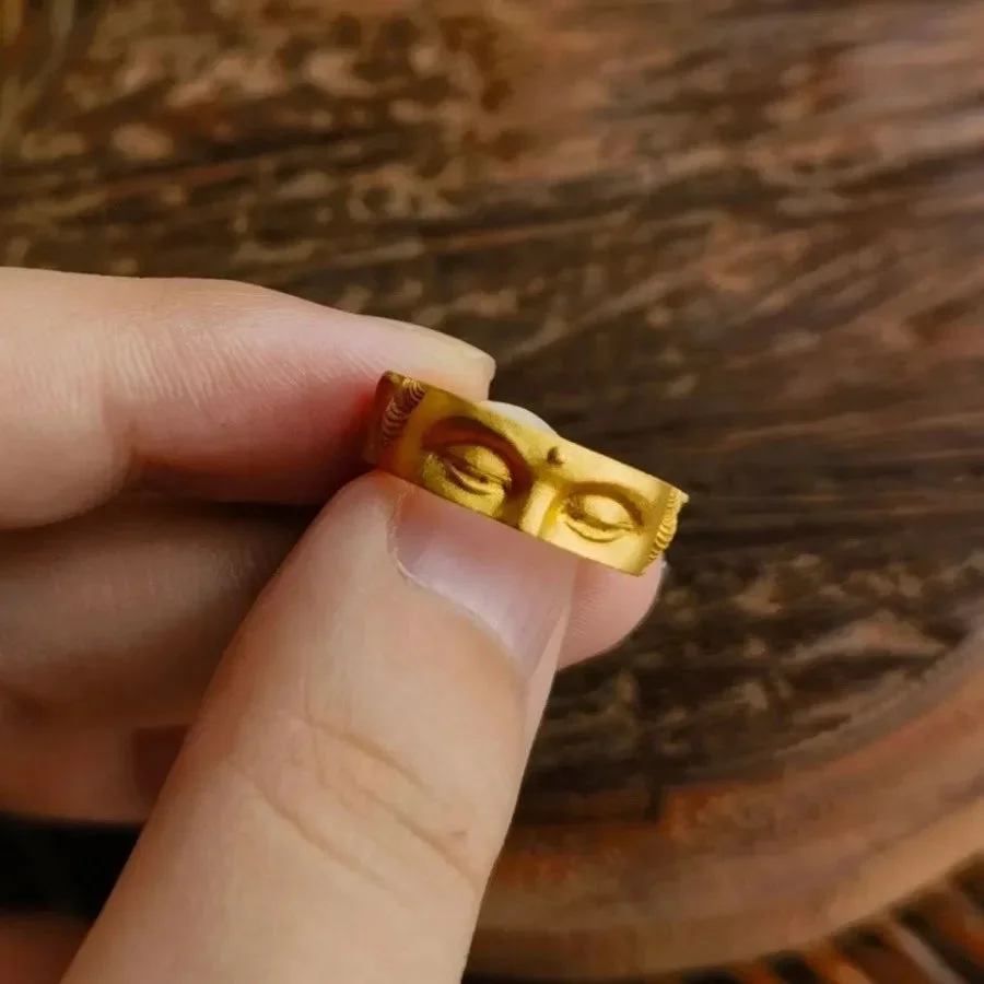 Bague Yeux de Bouddha portée
