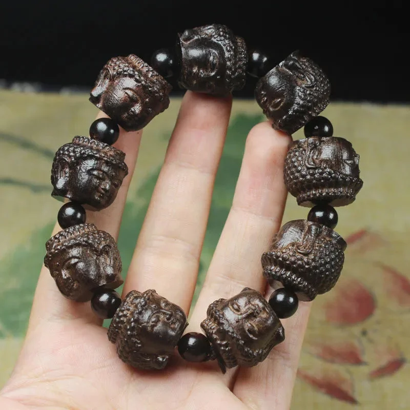 Bracelet Tête de Bouddha en Bois sur Poignet