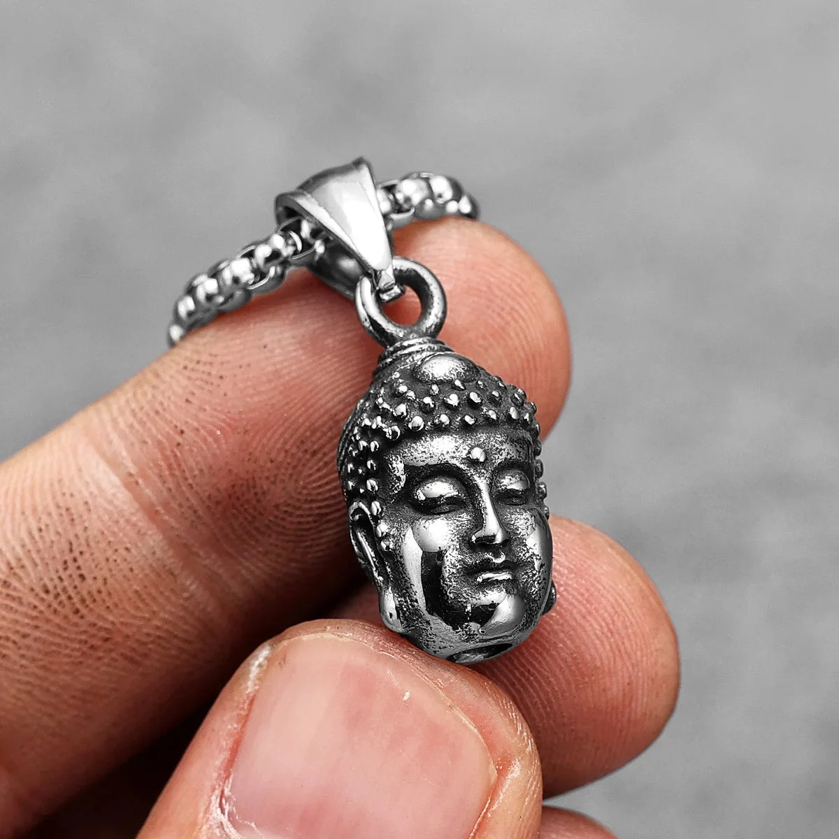 Pendentif Bouddha Démon sur fond naturel