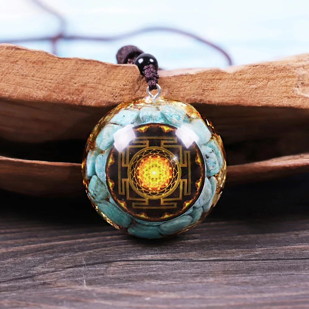 Pendentif Orgonite Pierre Bleu en détail
