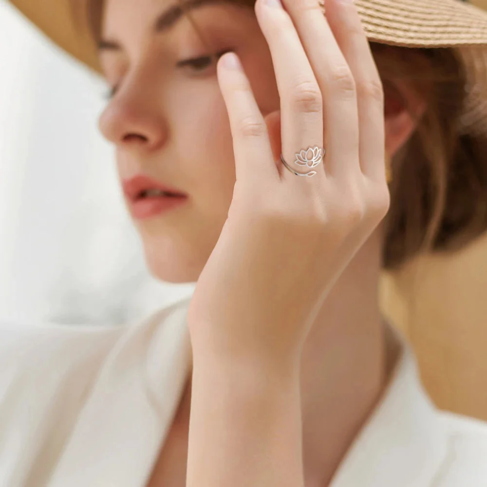 Détails de la Bague Fleur de Lotus