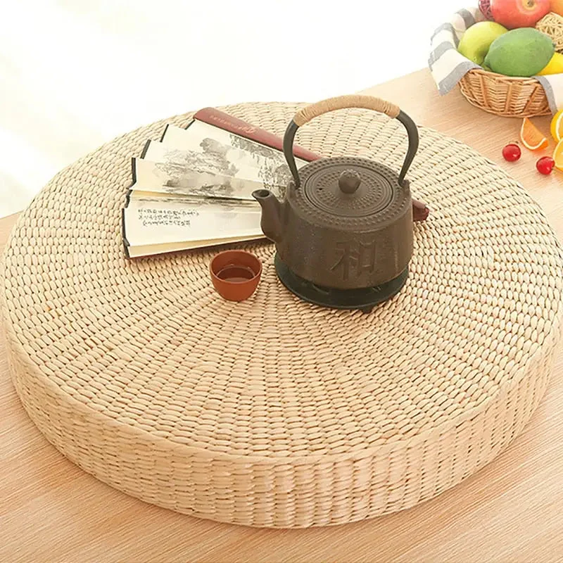 Coussin de méditation en paille tissée