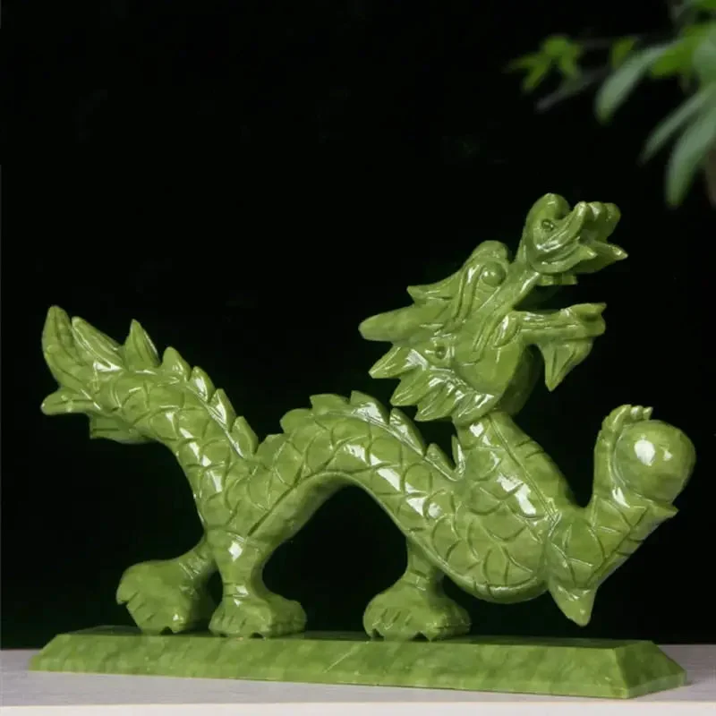 Dragon en jade dans un décor zen